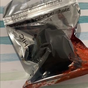 Sassy & Chic Charcoal Blender Sponge